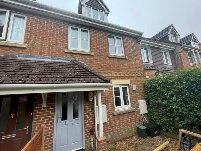 3 Bedroom Semi-Detached House To Rent In Weycombe Road, Haslemere, GU27