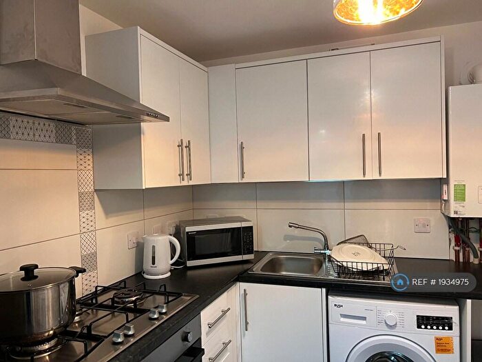 1 Bedroom Flat To Rent In Wellmeadow Street, Paisley, PA1