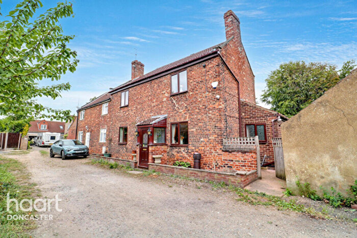 3 Bedroom Cottage For Sale In New Lane, Rossington, Doncaster, DN11