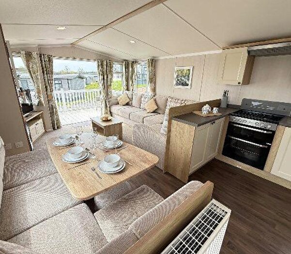 2 Bedroom Park Home For Sale In Meadow Lakes Holiday Park, PL26