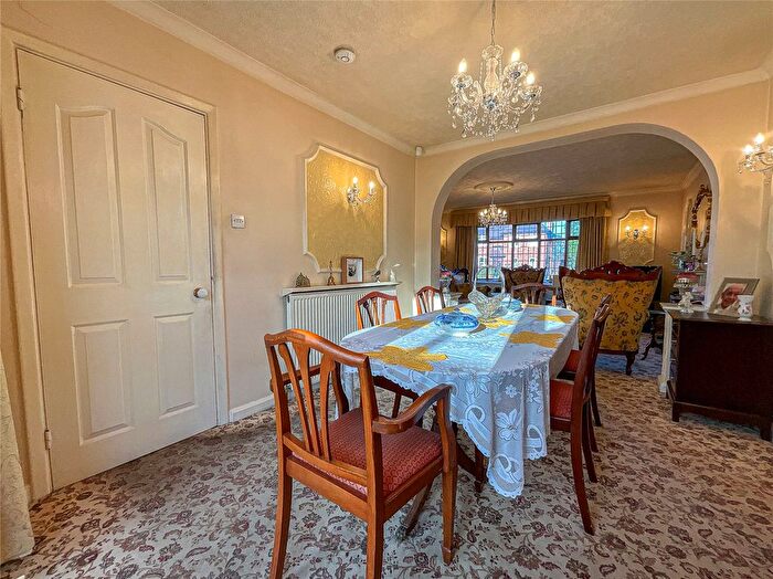 3 Bedroom Bungalow For Sale In Amington Road, Tamworth, Staffordshire, B77
