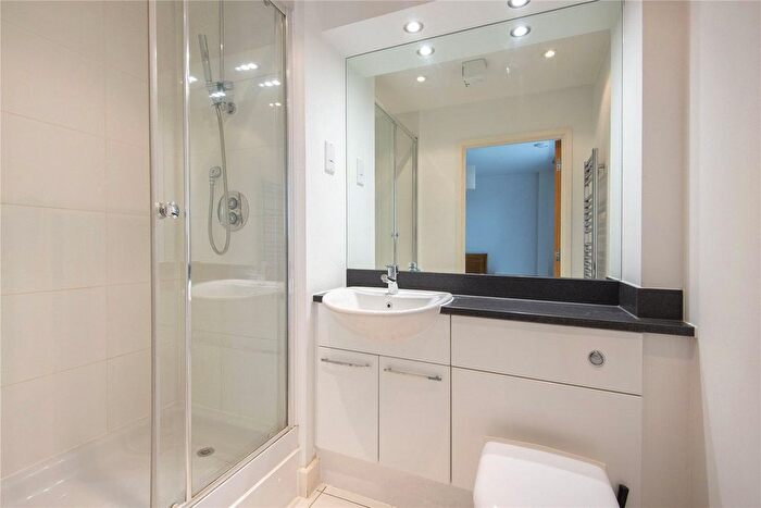 2 Bedroom Flat To Rent In Alaska Apartments, Western Gateway, E16