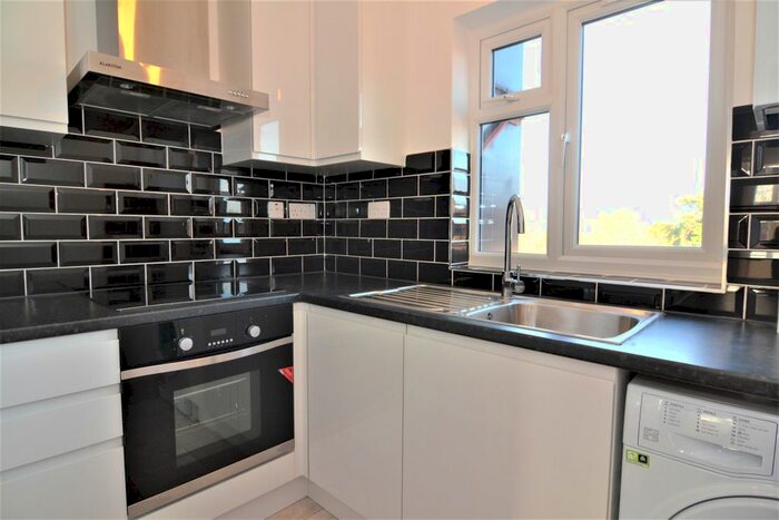 2 Bedroom Flat To Rent In Heath Road, Twickenham, UK TW1