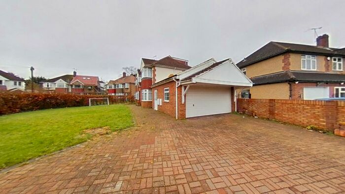 6 Bedroom Semi-Detached House To Rent In Bannister Close, Slough, SL3