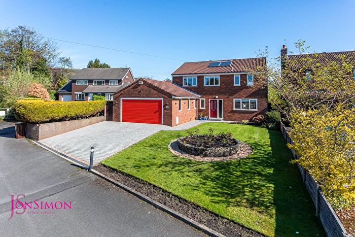 4 Bedroom Detached House For Sale In Mayfield Close, Holcombe Brook, Bury, BL0