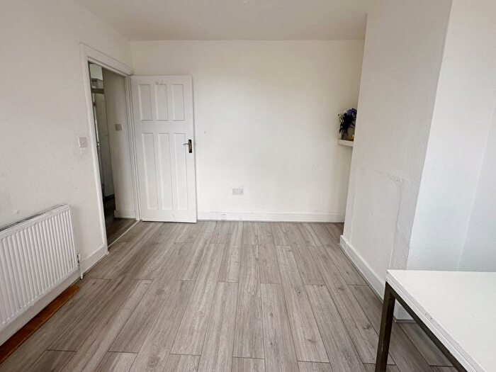 2 Bedroom Flat To Rent In Hertford Road, London, N9