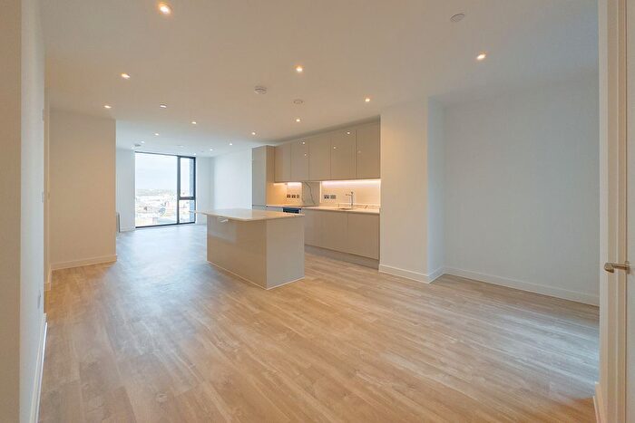 1 Bedroom Flat To Rent In Apartment, Queen Way, Salford, M3