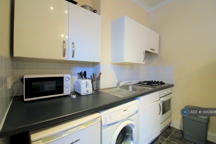 Studio To Rent In Stapleton Hall Road, London, N4