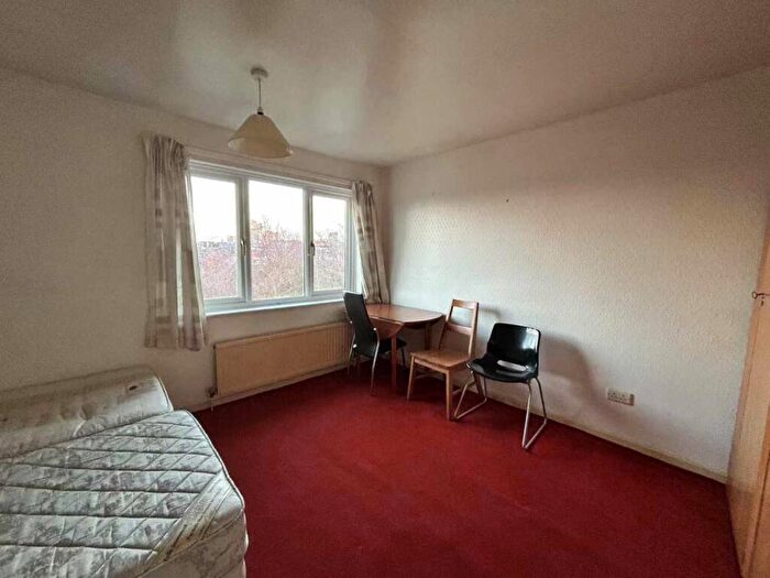 3 Bedroom Flat To Rent In Sheffield, S3