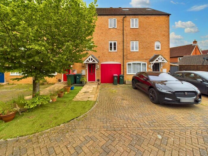 3 Bedroom House To Rent In Lucas Close, Maidenbower, RH10