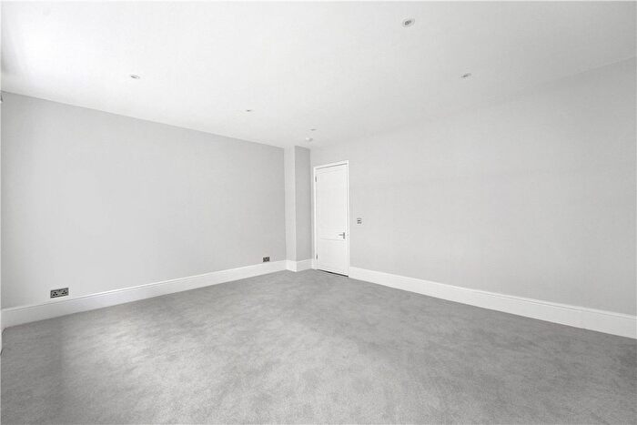 3 Bedroom Flat To Rent In Museum Street, Bloomsbury, London, WC1A