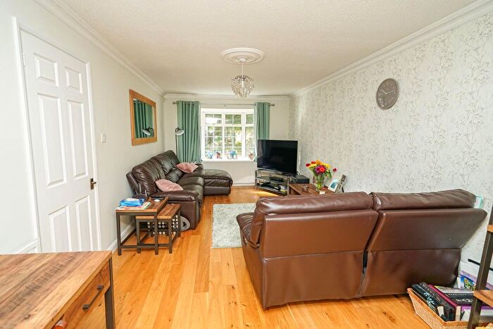 5 Bedroom Detached House For Sale In Derwent Road, Linslade, LU7