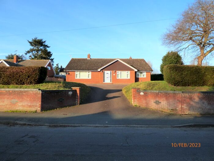 4 Bedroom Detached Bungalow To Rent In The Street, North Cove, Beccles, NR34