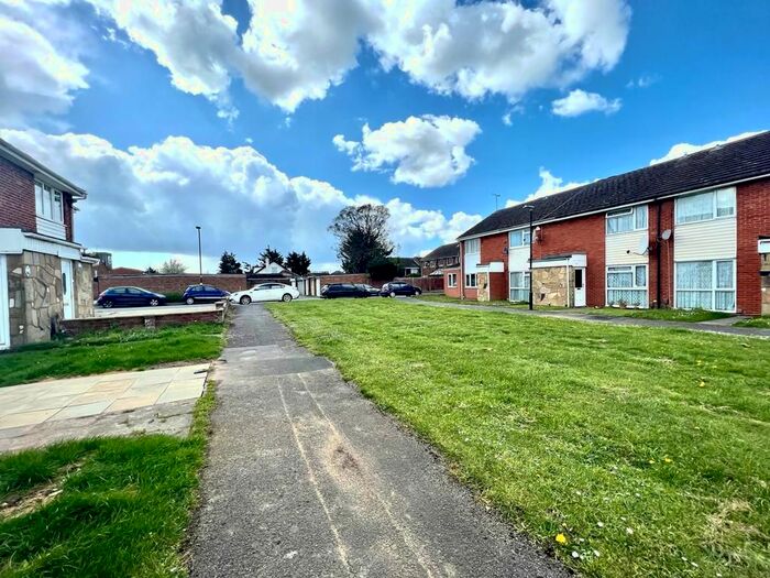 5 Bedroom Terraced House To Rent In Trent Road, Langley, SL3