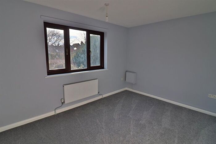 2 Bedroom Flat To Rent In Angel Street, Hadleigh, IP7