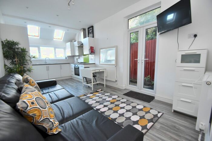 5 Bedroom Property To Rent In Lisvane Street, Cathays, Cardiff, CF24