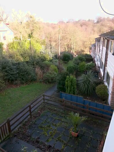 2 Bedroom Terraced House To Rent In Gledhow Lane, Leeds, LS7