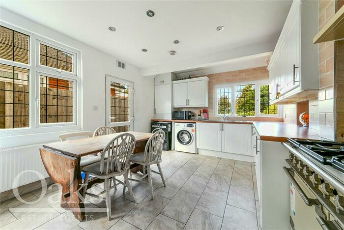 4 Bedroom Semi-Detached House To Rent In Addiscombe Road, Addiscombe, CR0