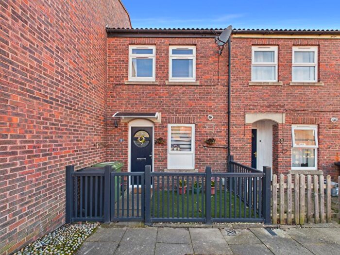 3 Bedroom Terraced House For Sale In Henry Cooper Way, London, Greater London, SE9