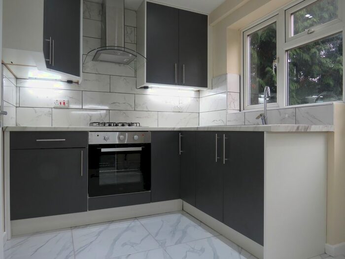 3 Bedroom Detached House To Rent In Newhall Farm Close, Sutton Coldfield B76