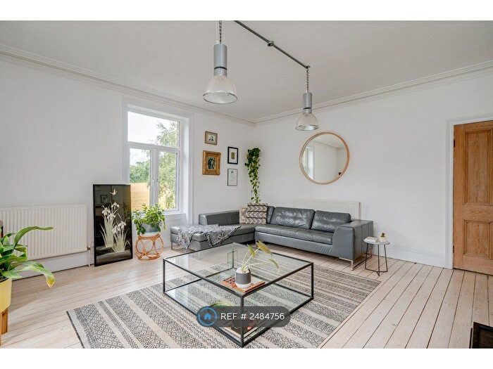 1 Bedroom Flat To Rent In Netherleigh Flats, Leeds, LS8
