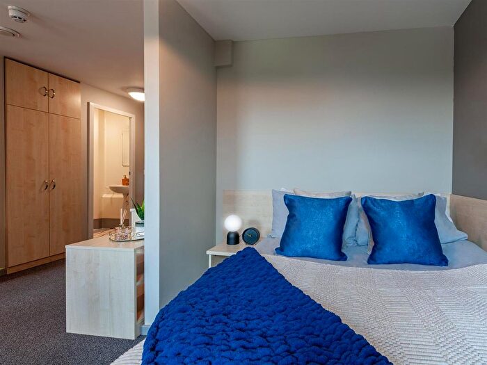 Studio To Rent In Crown Street, Reading, RG1