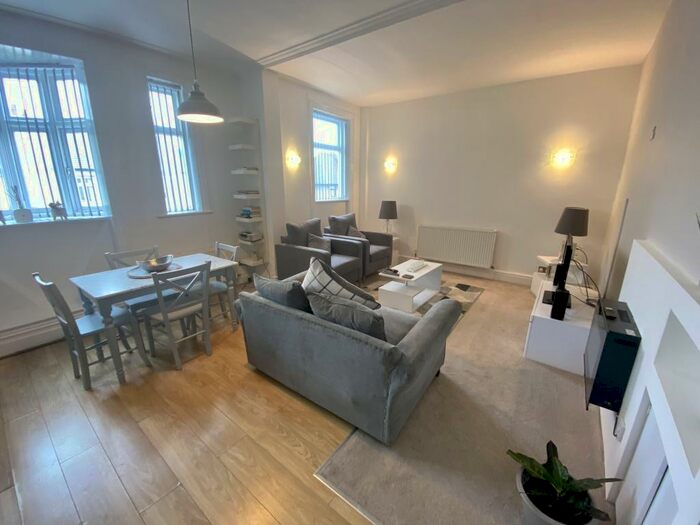 2 Bedroom Apartment To Rent In Elm Hall Drive, L18