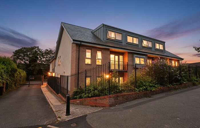 2 Bedroom Flat To Rent In St. Werburghs Road, Park Brow, M21