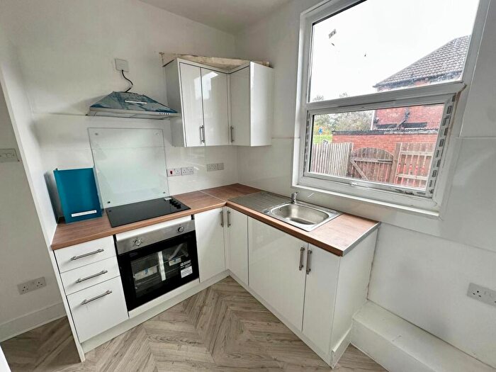 1 Bedroom Flat To Rent In Longroyd Grove, Leeds, LS11