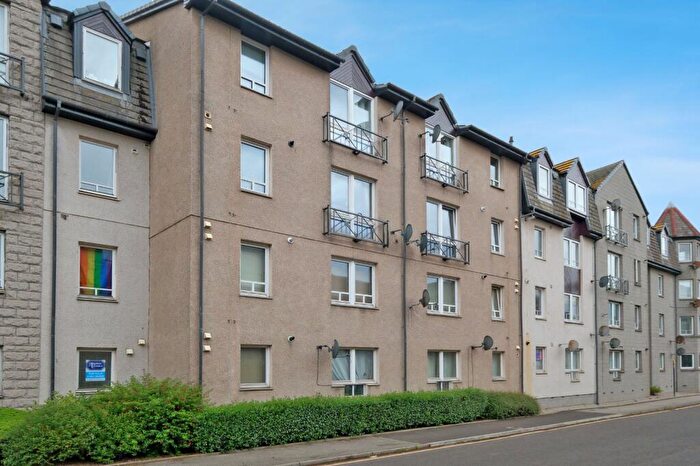 2 Bedroom Flat To Rent In Strawberry Bank Parade, City Centre, Aberdeen, AB11