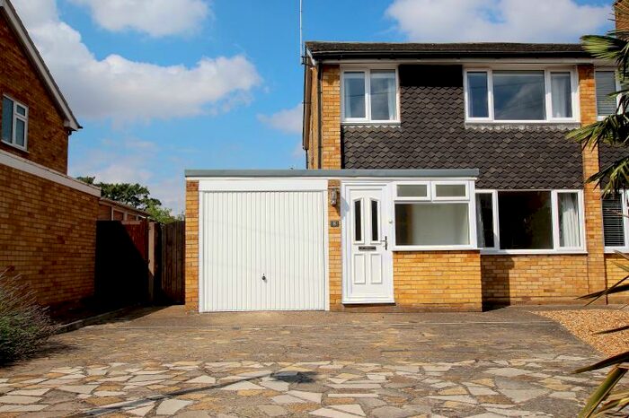 3 Bedroom Semi-Detached House To Rent In Oakleigh Drive, Orton Longueville, Peterborough, PE2