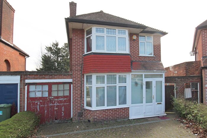 3 Bedroom Link Detached House For Sale In Melrose Gardens, Edgware, HA8