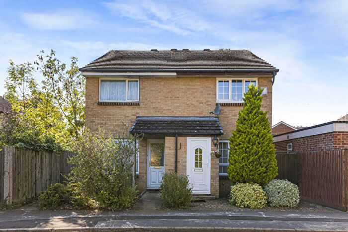 2 Bedroom Semi-Detached House For Sale In Axtell Close, Kidlington, OX5