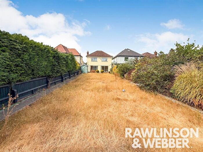 3 Bedroom Detached House For Sale In Esher Road, East Molesey, KT8