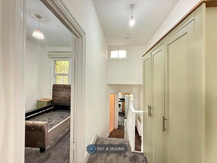 1 Bedroom Flat To Rent In Fairfield Street, London, SW18