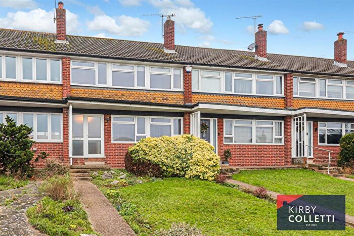 3 Bedroom Terraced House For Sale In High Wood Road, Hoddesdon, EN11