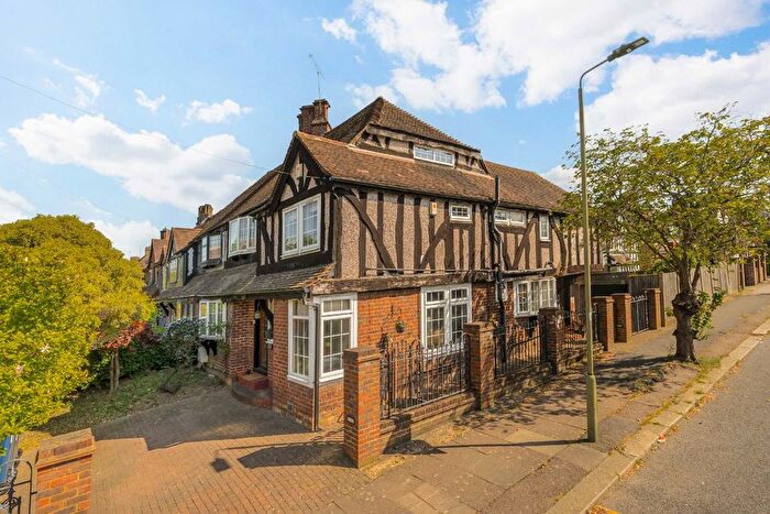 4 Bedroom Semi Detached House For Sale In Colindeep Lane, London, NW9
