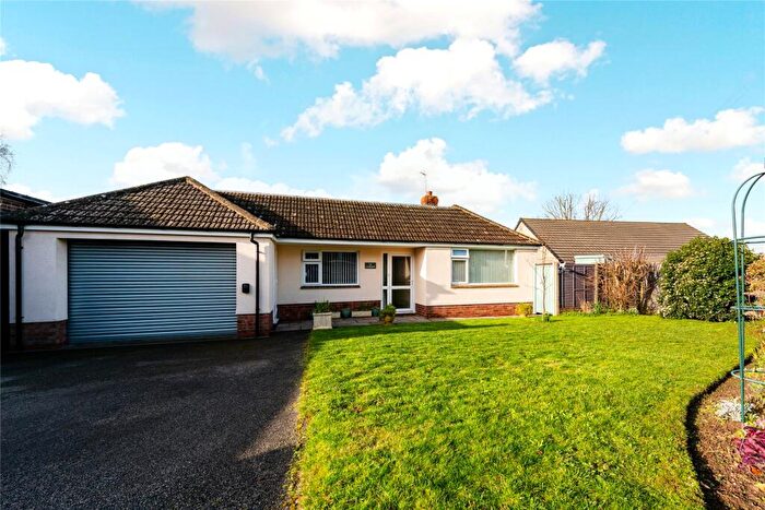 2 Bedroom Bungalow For Sale In Allens Hill, Bozeat, Northamptonshire, NN29