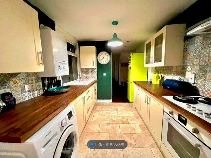2 Bedroom Flat To Rent In Southchurch Ave, Southend, SS1
