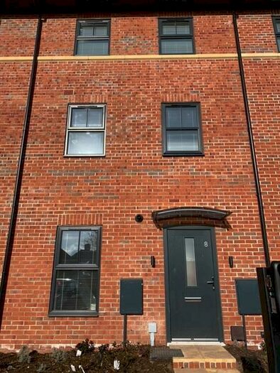 2 Bedroom Town House To Rent In Dallington Street, Nottingham, Nottinghamshire, NG8