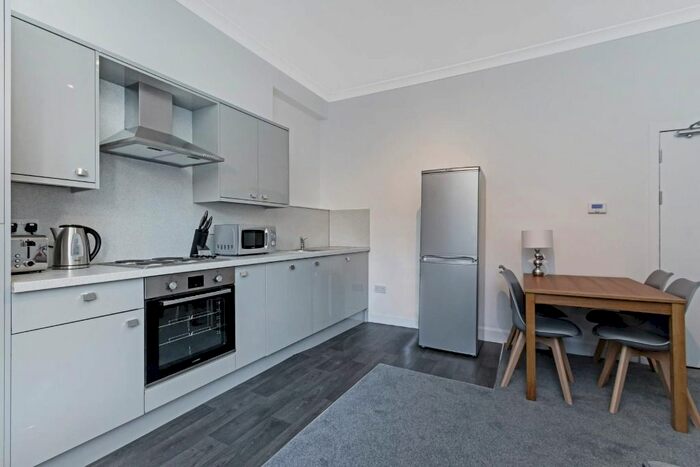 2 Bedroom Flat To Rent In Step Row, West End, Dundee, DD2