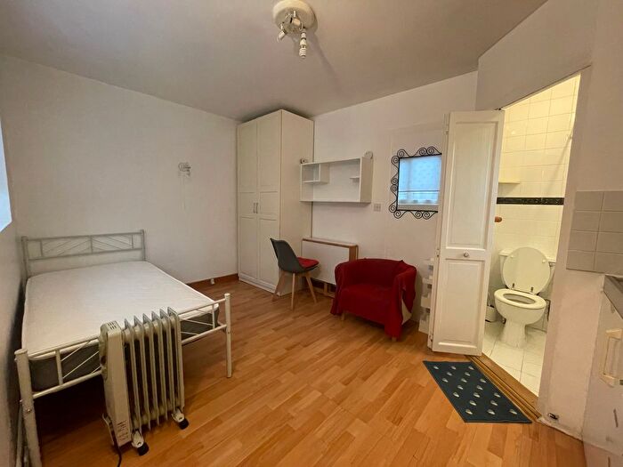 Studio To Rent In Orchard Road, Hayes, UB3