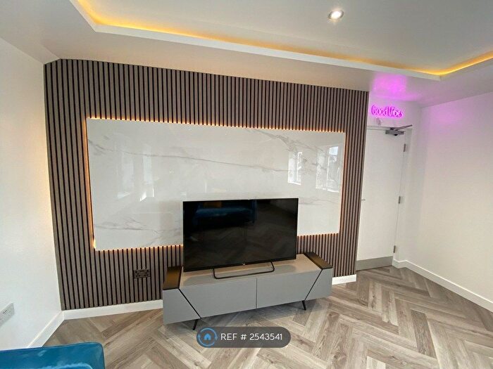 4 Bedroom Detached House To Rent In Walter Road, Swansea, SA1