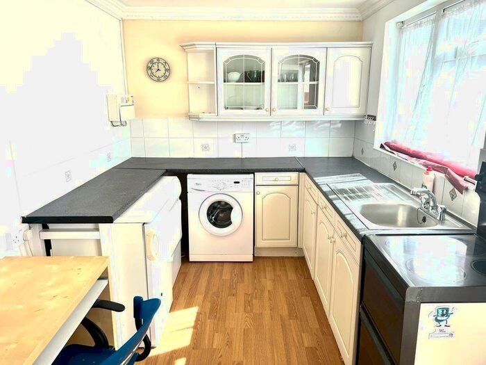 Studio To Rent In Whitefriars Drive, Harrow, HA3