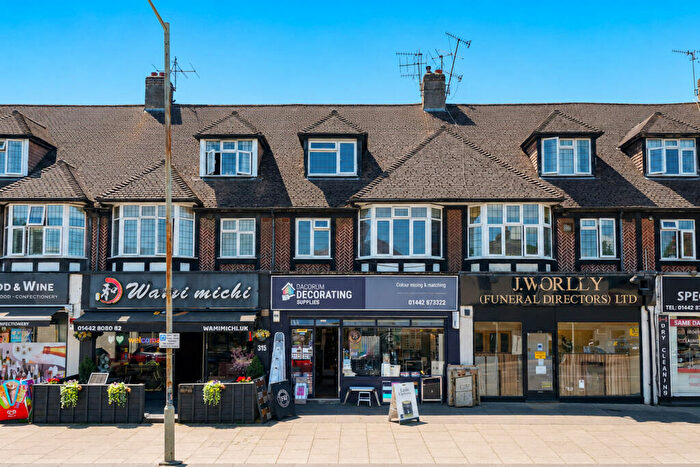 2 Bedroom Apartment For Sale In High Street, Berkhamsted, Hertfordshire, HP4