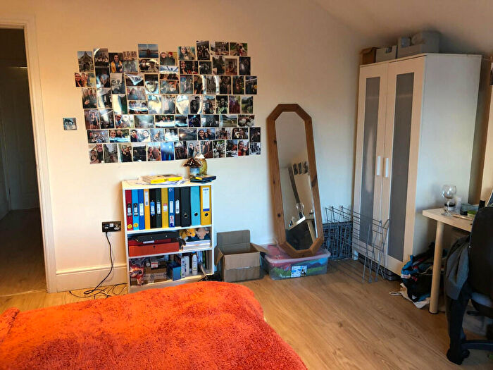 4 Bedroom Semi-Detached House To Rent In Eastern Avenue, Reading, Berkshire, RG1