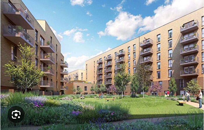 3 Bedroom Flat To Rent In Medawar Drive, London, NW7