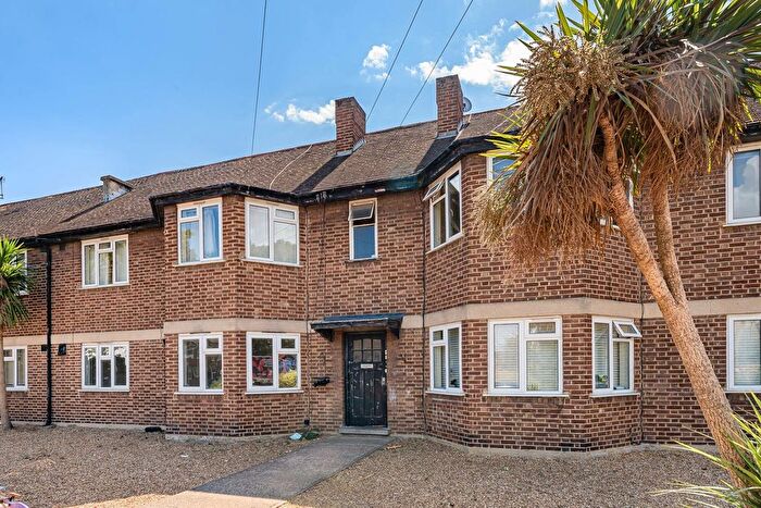 2 Bedroom Flat For Sale In Algar Close, Isleworth, TW7