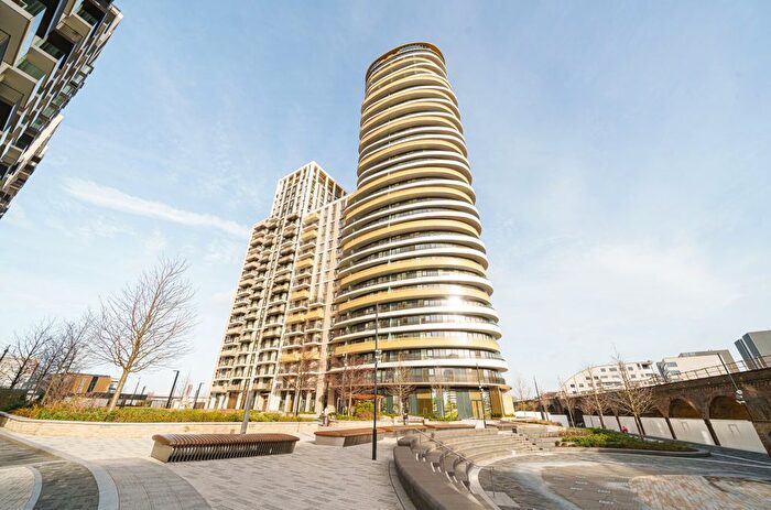 2 Bedroom Flat For Sale In Cascade Way, White City, W12
