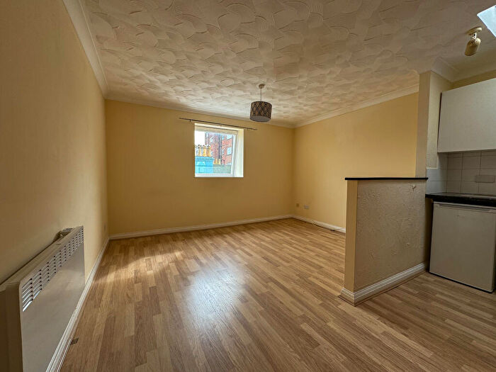 1 Bedroom Flat To Rent In Dartmouth, PO5